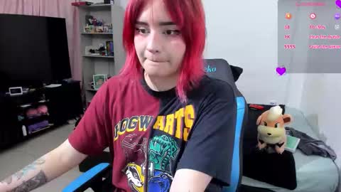 Snapshot of neeko_lol_ chatting on September 21, 7:54 am Geek Nicole im Neeko UwU online show from September 21, 7:54 am