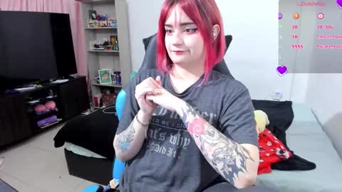 Snapshot of neeko_lol_ chatting on October 2, 11:06 am Geek Nicole im Neeko UwU online show from October 2, 11:06 am