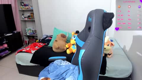 Snapshot of neeko_lol_ chatting on October 9, 7:56 pm Geek Nicole im Neeko UwU online show from October 9, 7:56 pm