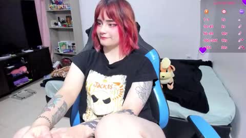 Snapshot of neeko_lol_ chatting on October 21, 6:30 pm Geek Nicole im Neeko UwU online show from October 21, 6:30 pm