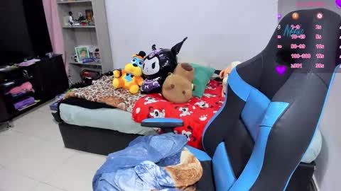 Snapshot of neeko_lol_ chatting on October 29, 4:42 pm Geek Nicole im Neeko UwU online show from October 29, 4:42 pm