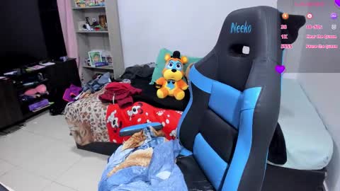 Snapshot of neeko_lol_ chatting on November 10, 8:08 pm Geek Nicole im Neeko UwU online show from November 10, 8:08 pm