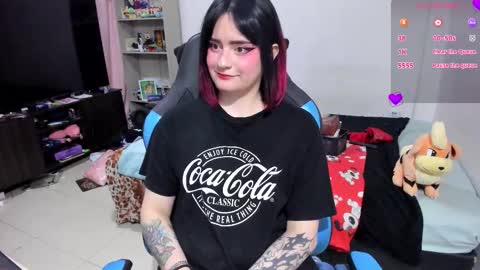 Snapshot of neeko_lol_ chatting on November 14, 6:28 pm Geek Nicole im Neeko UwU online show from November 14, 6:28 pm