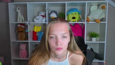 Snapshot of neelly_collins chatting on July 7, 9:02 am Nelly online show from July 7, 9:02 am