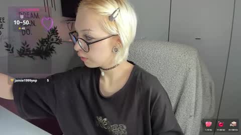 Snapshot of neko_sora chatting on March 23, 2:32 pm Kate online show from March 23, 2:32 pm