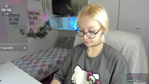 Snapshot of neko_sora chatting on April 1, 1:52 pm Kate online show from April 1, 1:52 pm