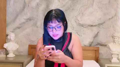  V I X E N  online show from August 6, 4:42 pm