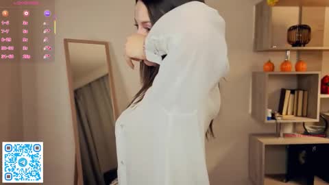 Vicky and Beatrice online show from March 2, 7:10 pm