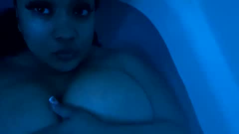 Snapshot of nelixo444 chatting on February 12, 4:01 am nelixo444 online show from February 12, 4:01 am