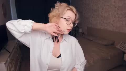 nelly_gloss online show from June 11, 7:39 am