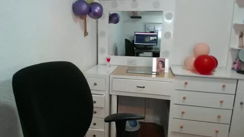 Snapshot of nena_lov chatting on February 12, 5:08 pm Star online show from February 12, 5:08 pm