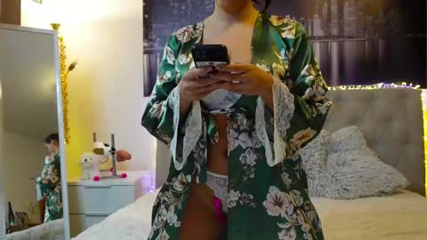 Nenette online show from May 15, 5:42 pm