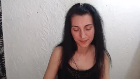 Nensy online show from April 27, 3:10 pm
