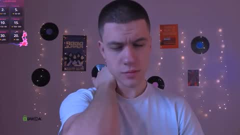 Snapshot of neo_raze_ chatting on March 8, 9:29 pm neo_raze_ online show from March 8, 9:29 pm