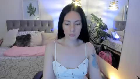 Snapshot of neo_sarah_ chatting on November 17, 3:12 am Sarah online show from November 17, 3:12 am