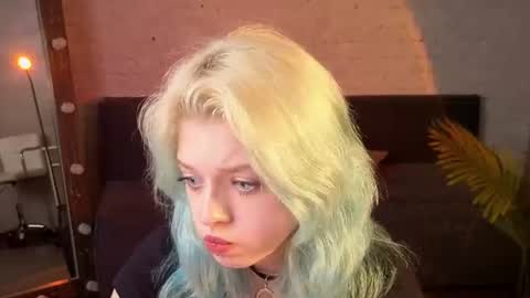 Snapshot of neondollxx chatting on June 14, 7:16 pm Monica online show from June 14, 7:16 pm