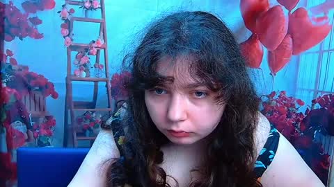 Snapshot of neonilalisova chatting on April 4, 11:18 am NeonilaLisova online show from April 4, 11:18 am