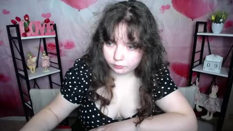 Snapshot of neonilalisova chatting on April 9, 6:13 am NeonilaLisova online show from April 9, 6:13 am