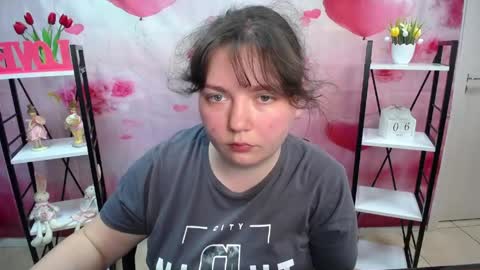 Snapshot of neonilalisova chatting on May 6, 11:04 am NeonilaLisova online show from May 6, 11:04 am