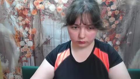 Snapshot of neonilalisova chatting on May 12, 11:07 am NeonilaLisova online show from May 12, 11:07 am