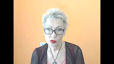 NessyJenixs online show from October 28, 7:45 am