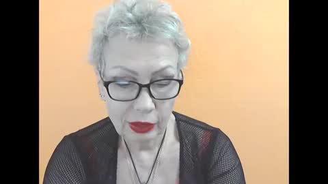 NessyJenixs online show from November 4, 3:00 pm
