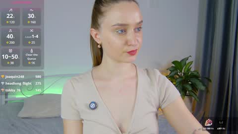 Snapshot of nestygrey chatting on February 3, 3:09 am Nesty online show from February 3, 3:09 am