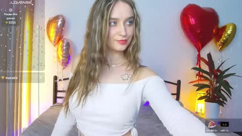 Snapshot of nestygrey chatting on February 15, 6:12 pm Nesty online show from February 15, 6:12 pm