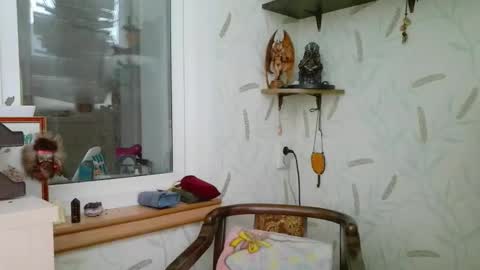 Snapshot of nettie_allie chatting on December 1, 12:21 pm Nettie Allie online show from December 1, 12:21 pm