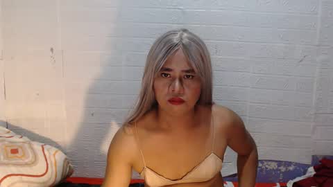 Snapshot of new_asian_ts chatting on October 18, 6:26 am new_asian_ts online show from October 18, 6:26 am