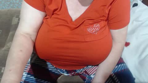 Snapshot of new_milf chatting on September 25, 4:05 am Lilly  online show from September 25, 4:05 am