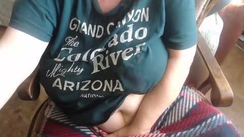 Snapshot of new_milf chatting on October 19, 6:58 am Lilly  online show from October 19, 6:58 am