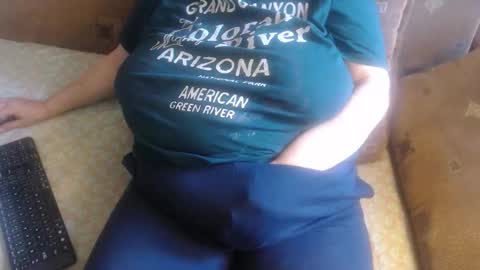 Snapshot of new_milf chatting on October 29, 9:44 am Lilly  online show from October 29, 9:44 am