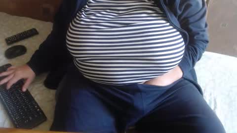 Snapshot of new_milf chatting on October 31, 8:15 am Lilly  online show from October 31, 8:15 am