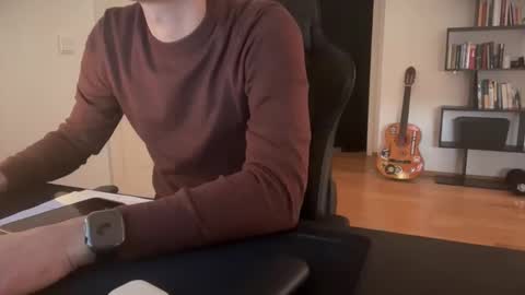 Snapshot of newbief chatting on February 14, 12:13 pm Finnr online show from February 14, 12:13 pm