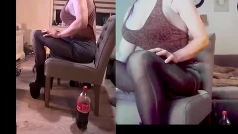 Snapshot of newwetcouple chatting on April 6, 12:19 am NylonHeelFreaks online show from April 6, 12:19 am