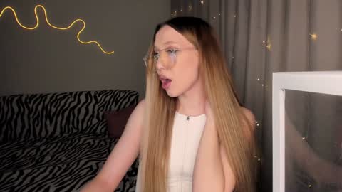 Mina online show from December 5, 12:33 pm