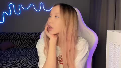 Mina online show from March 2, 3:05 pm