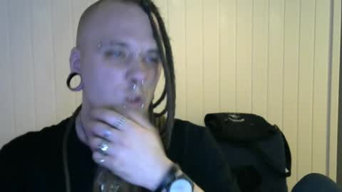 Snapshot of nezvers chatting on January 17, 10:56 pm YouPick online show from January 17, 10:56 pm