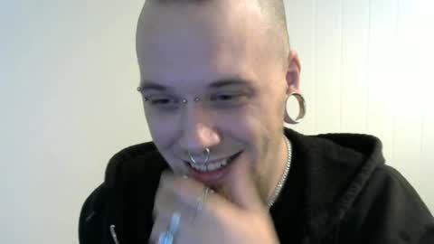 Snapshot of nezvers chatting on February 7, 6:56 pm YouPick online show from February 7, 6:56 pm