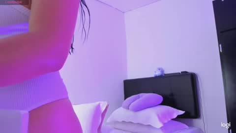 nia_16 online show from February 8, 5:29 pm