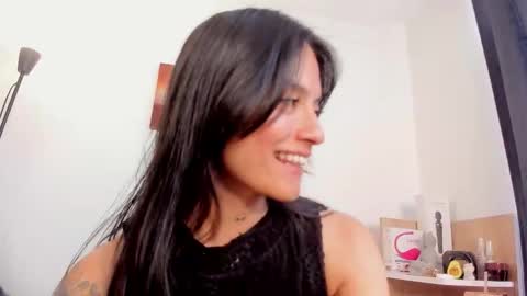 laura  online show from November 10, 6:07 pm