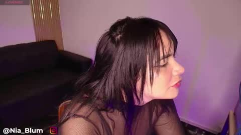 Nia Blum online show from January 13, 1:05 pm