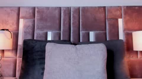 Nia online show from December 4, 1:09 pm