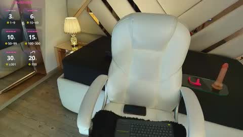 Nia online show from March 29, 4:23 am