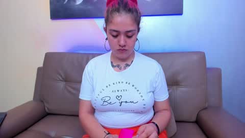 Snapshot of nia_stark chatting on January 29, 3:15 pm Estefani online show from January 29, 3:15 pm