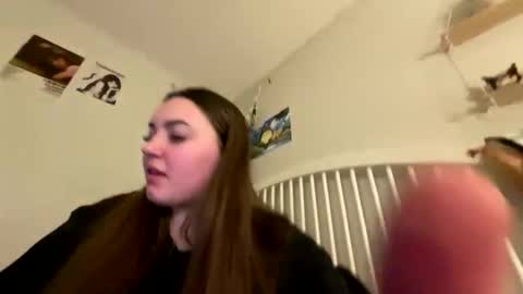 Snapshot of niaelsien chatting on December 2, 6:19 am Nia online show from December 2, 6:19 am