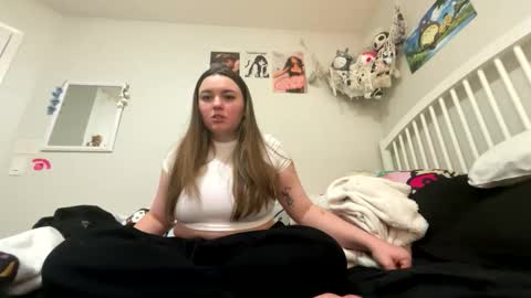 Snapshot of niaelsien chatting on December 4, 12:20 am Nia online show from December 4, 12:20 am