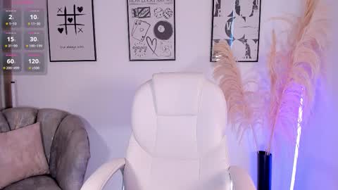 Snapshot of niaevans_x chatting on October 6, 1:30 pm Nia online show from October 6, 1:30 pm