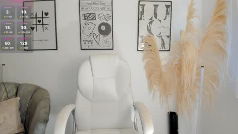 Snapshot of niaevans_x chatting on October 14, 1:01 pm Nia online show from October 14, 1:01 pm